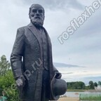 Памятник П. Третьякову в Костроме