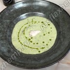 Кабачковый суп с коноплей и миндалем