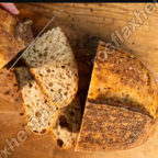 Легкий хлеб на закваске с семенами конопли и льна