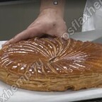 Бретонский пирог с коноплей, шушеном и яблоком ренетт