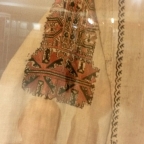 фрагмент вышивки на рукаве